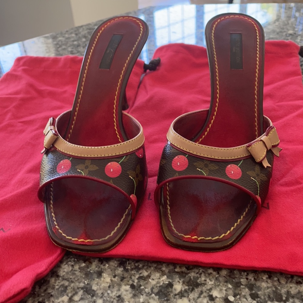 Louis Vuitton Takashi Murakami 🍒 Cherry slides - Picture 3 of 11